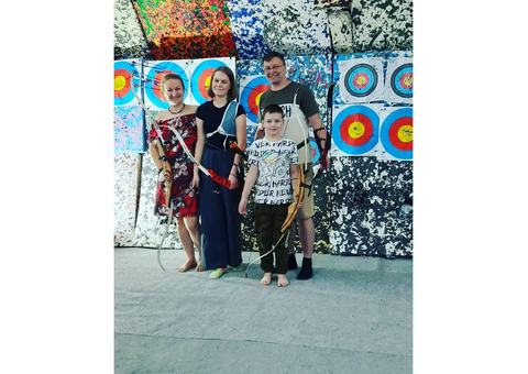 Сімейний відпочинок у Києві — стрільба з лука для дітей і дорослих