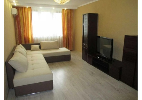 Сдам 2-х кiмн. кв-ру в центрi по вул. Першотравнева 5800грн/міс