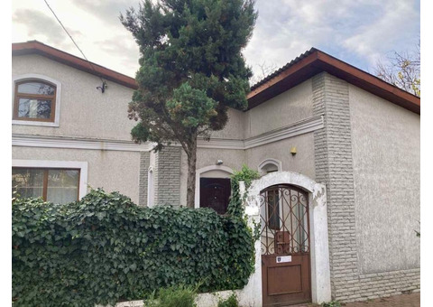 Продам 5-комнатный дом с двумя гаражами у моря в Одессе