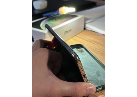 Продаю iPhone XS Max 256GB у відмінному стані — 9300 грн