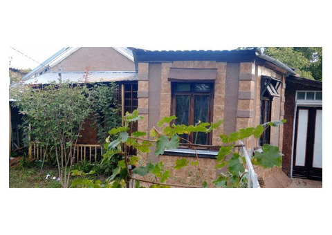 Продам невеликий будинок ,ст.м.Індустріальна